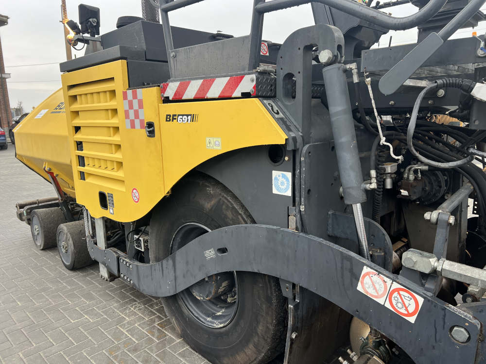 Usato 2009 Bomag BF 691P