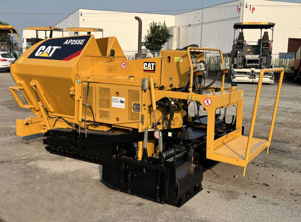 Usato 2017 Caterpillar AP 255E