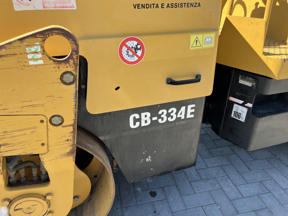 Usato 2006 Caterpillar CB 334E