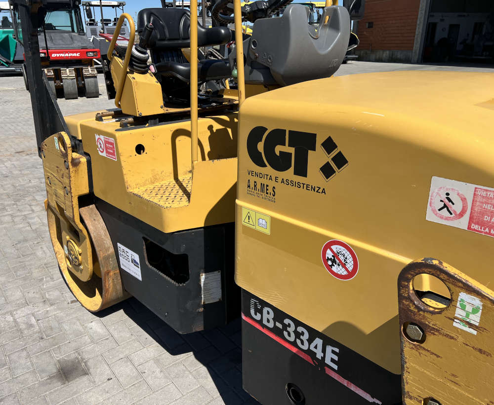 Usato 2006 Caterpillar CB 334E