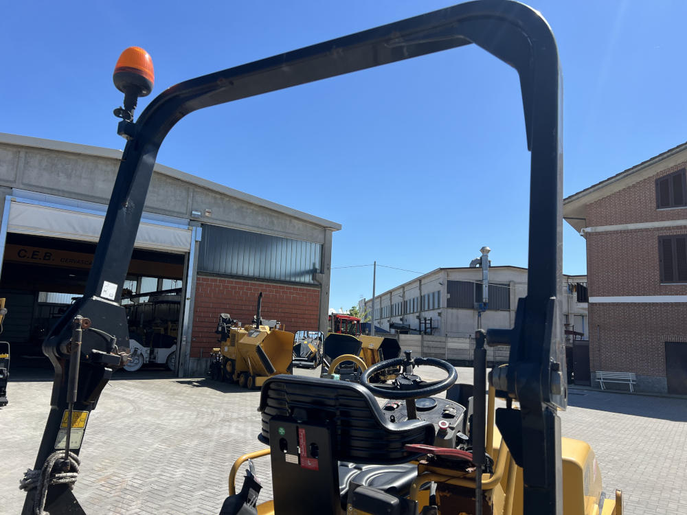 Usato 2006 Caterpillar CB 334E