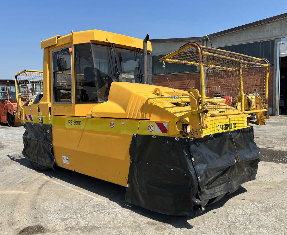 Usato 2001 Caterpillar PS 300B -521-