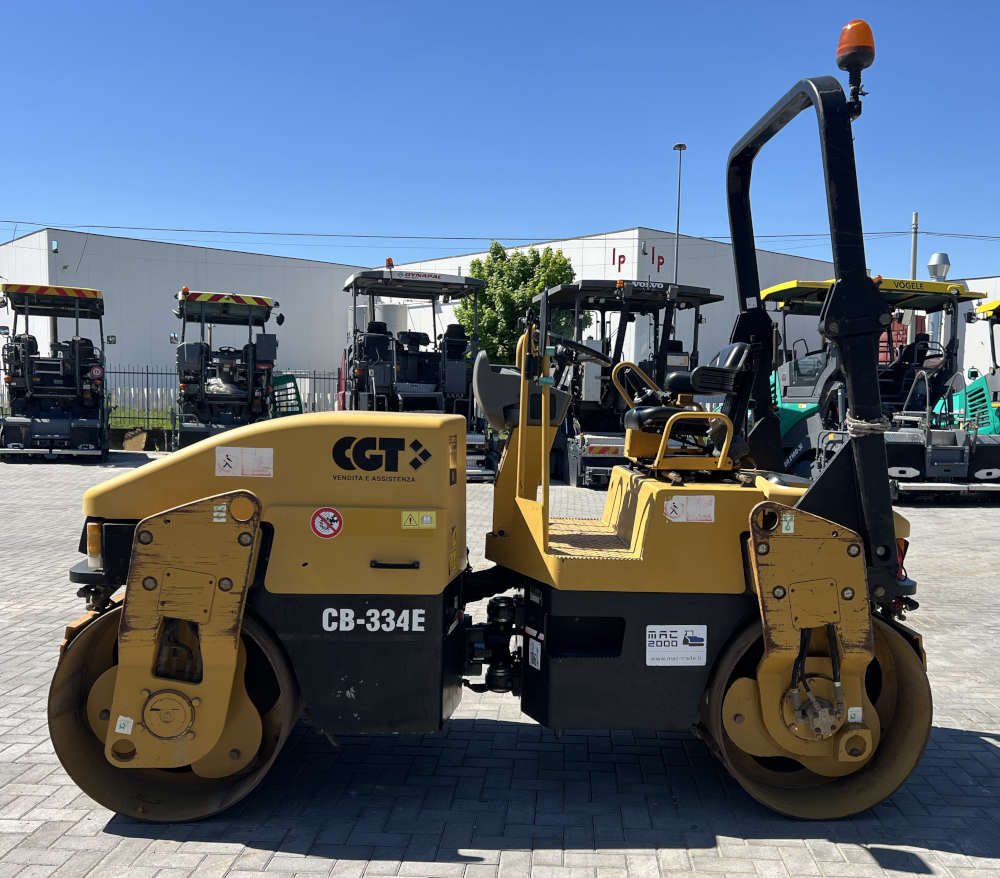Usato 2006 Caterpillar CB 334E