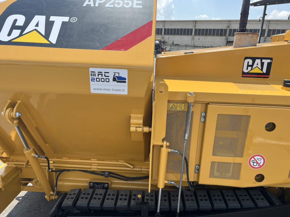 Usato 2012 Caterpillar AP 255E