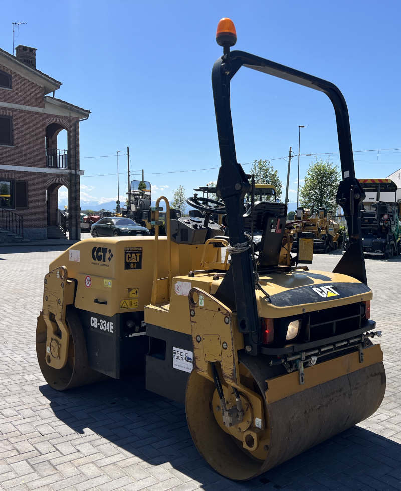 Usato 2006 Caterpillar CB 334E