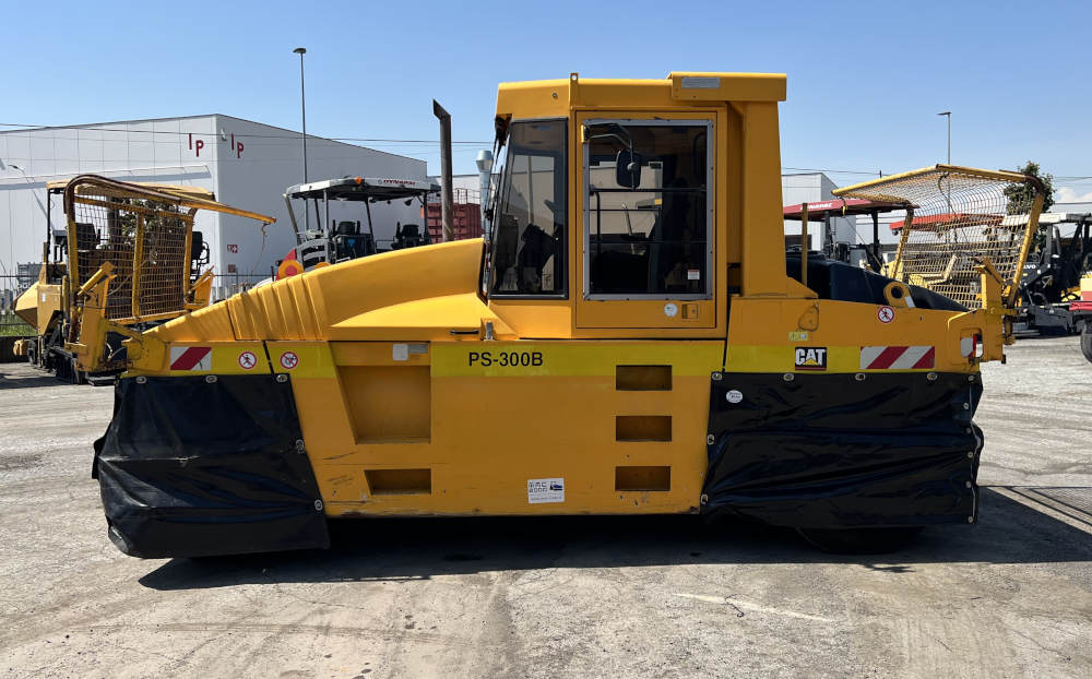 Usato 2001 Caterpillar PS 300B -521-