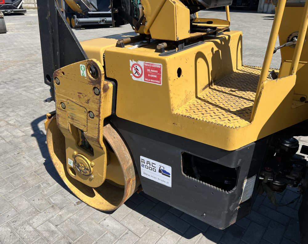 Usato 2006 Caterpillar CB 334E