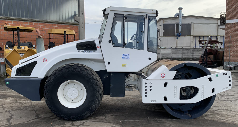 Usato 2004 Bomag BW 213 DH-4 (Deep Impact)