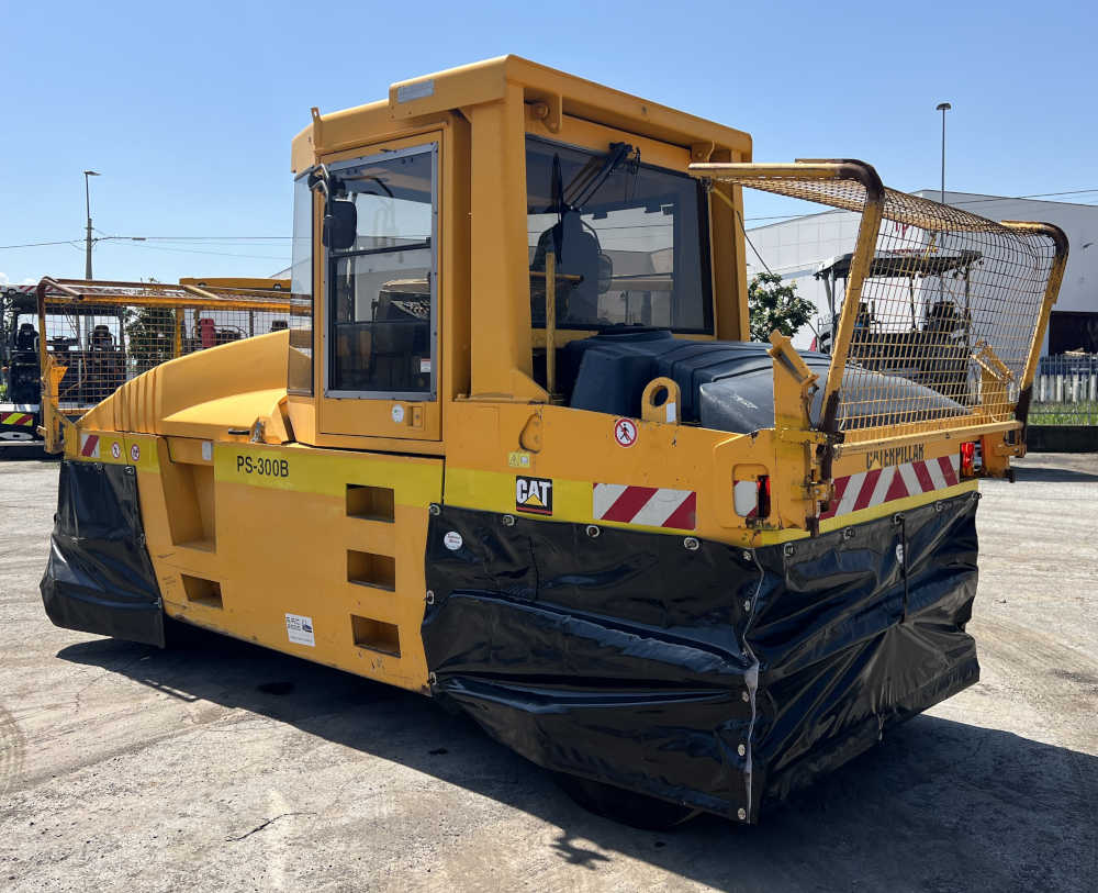 Usato 2001 Caterpillar PS 300B -521-