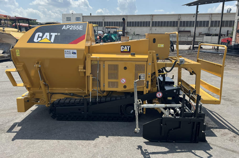 Usato 2012 Caterpillar AP 255E