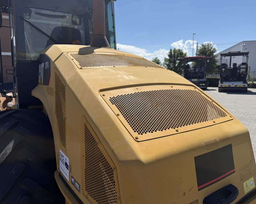 Usato 2010 Caterpillar CP 74