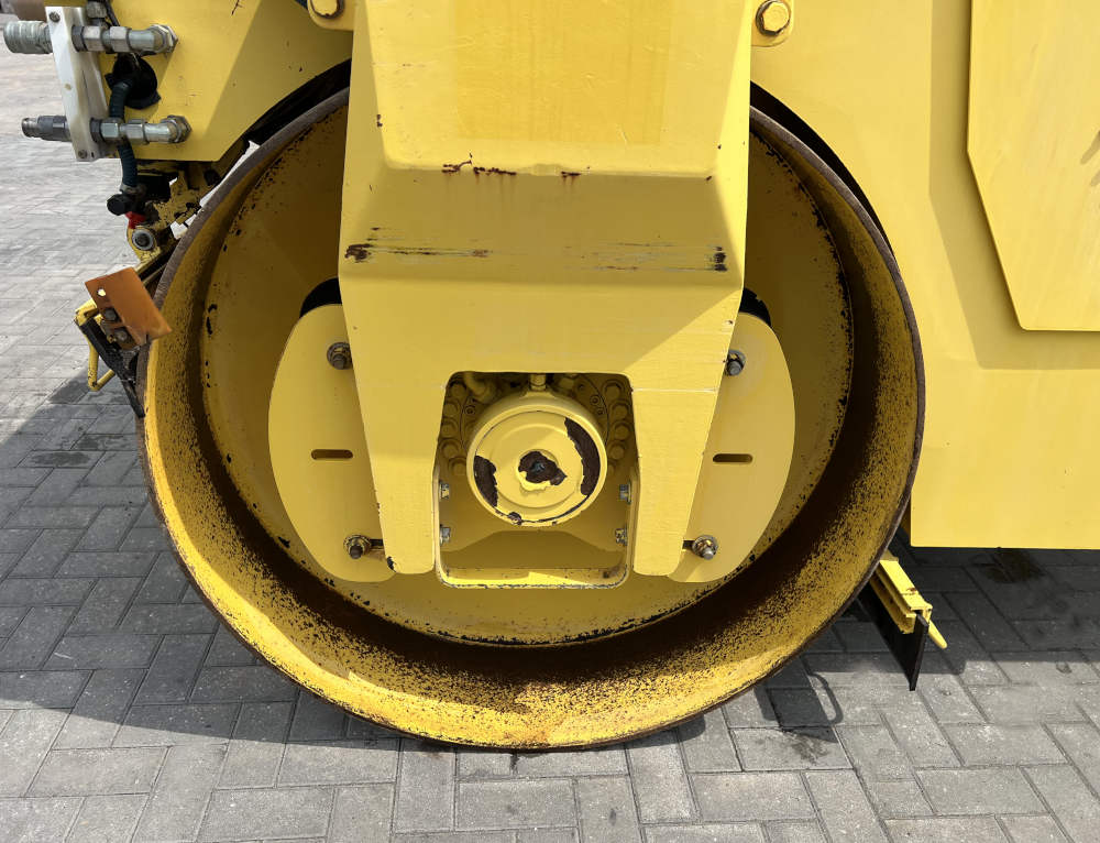 Usato 2001 Bomag BW 151 AD-2