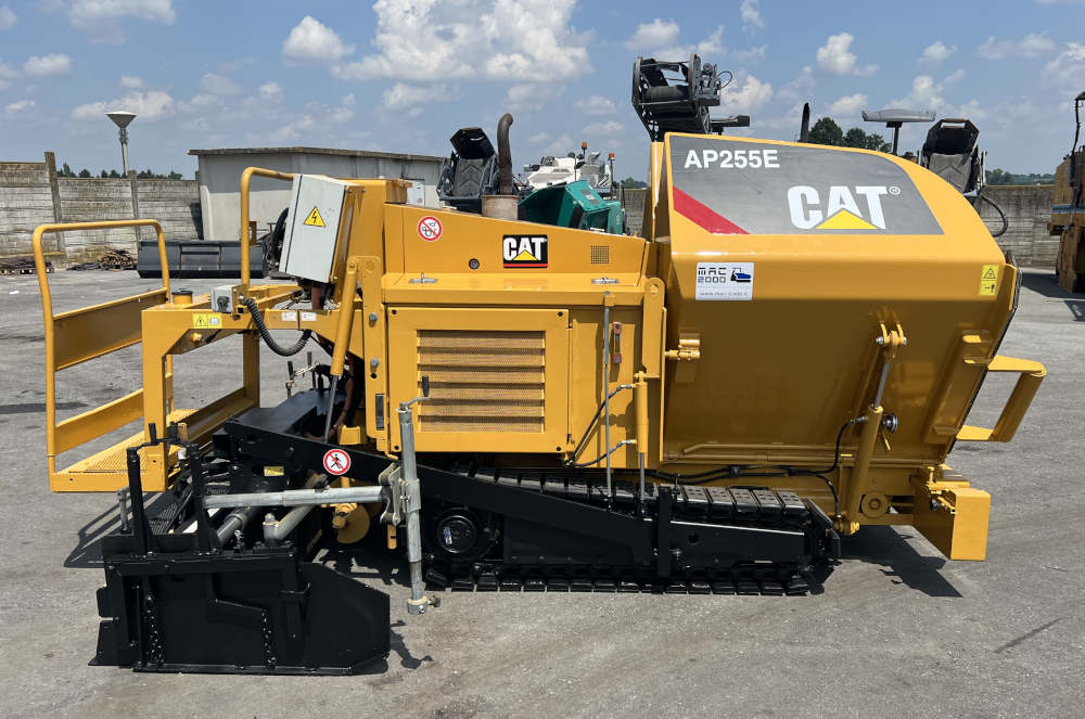 Usato 2012 Caterpillar AP 255E