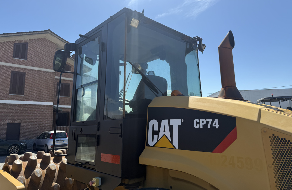 Usato 2010 Caterpillar CP 74