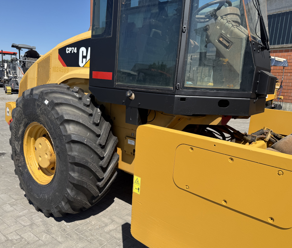 Usato 2010 Caterpillar CP 74