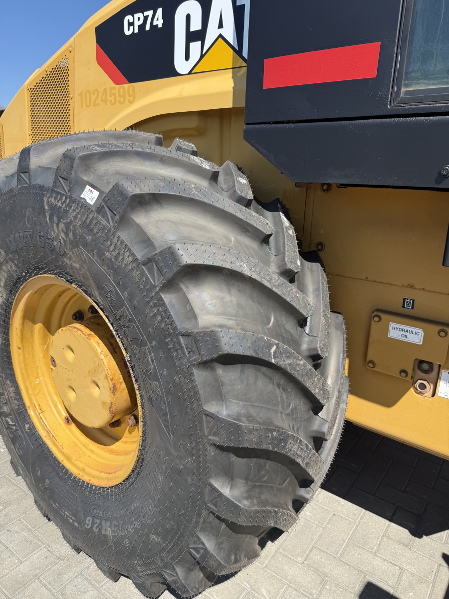 Usato 2010 Caterpillar CP 74