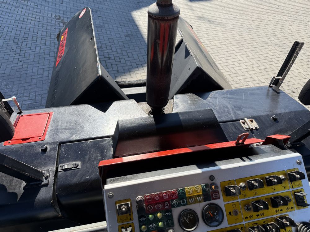 Usato 2011 Caterpillar AP 300