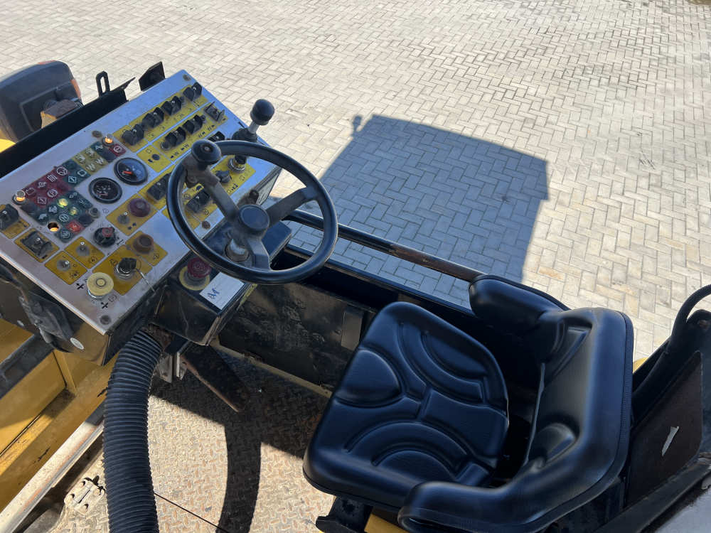 Usato 2012 Caterpillar AP 300