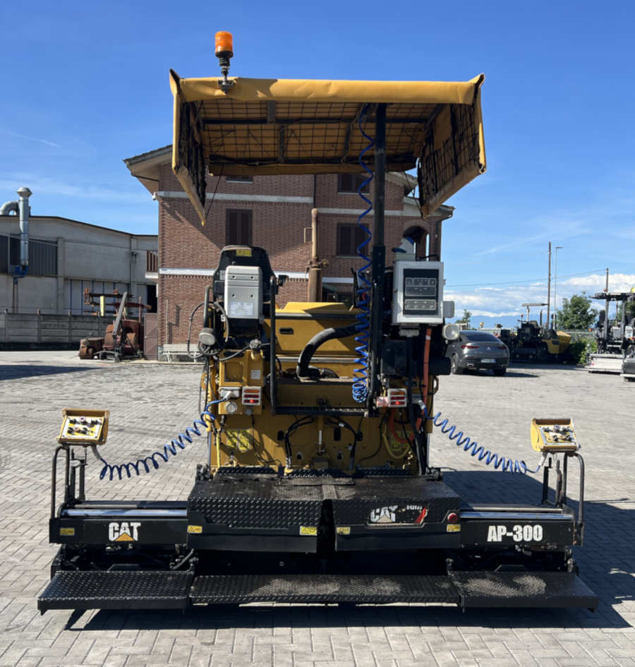 Usato 2012 Caterpillar AP 300