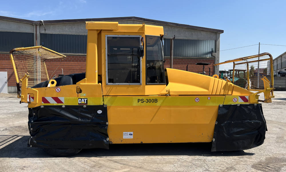 Usato 2001 Caterpillar PS 300B -521-