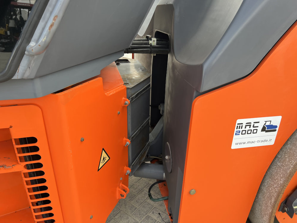 Usato 2010 Hamm HD+ 120 VV