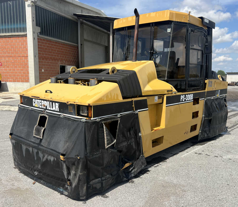 Usato 2002 Caterpillar PS 300B