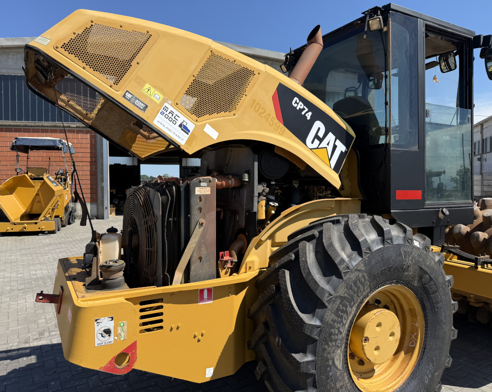 Usato 2010 Caterpillar CP 74