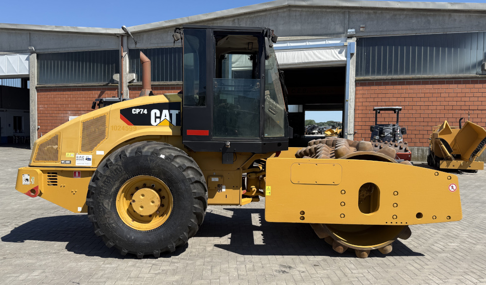 Usato 2010 Caterpillar CP 74