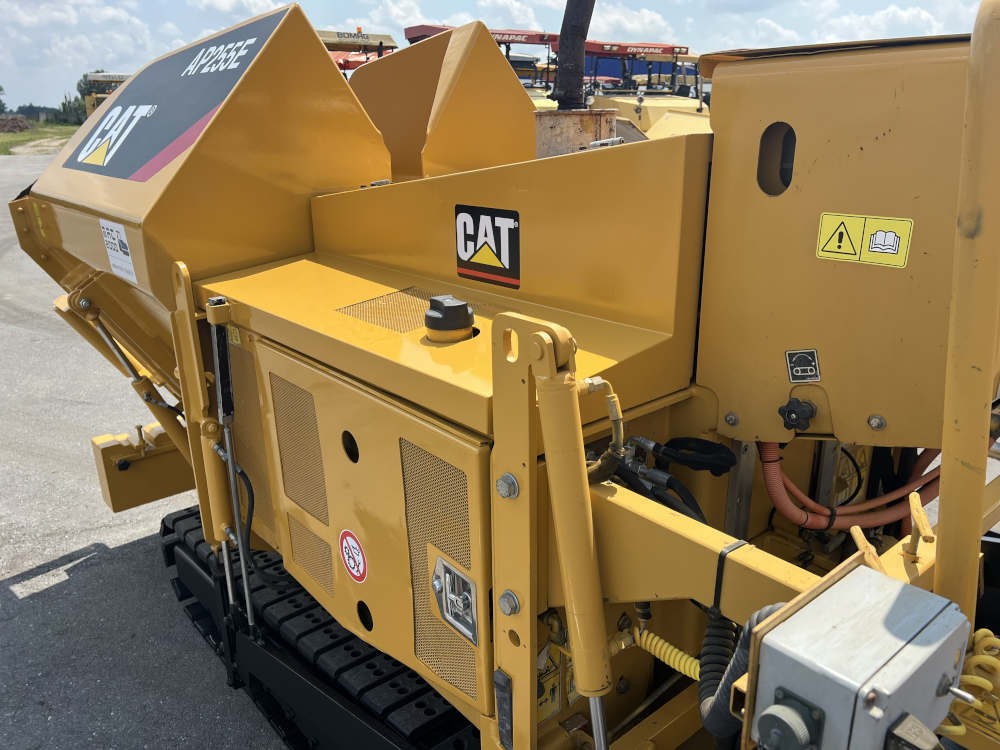 Usato 2012 Caterpillar AP 255E
