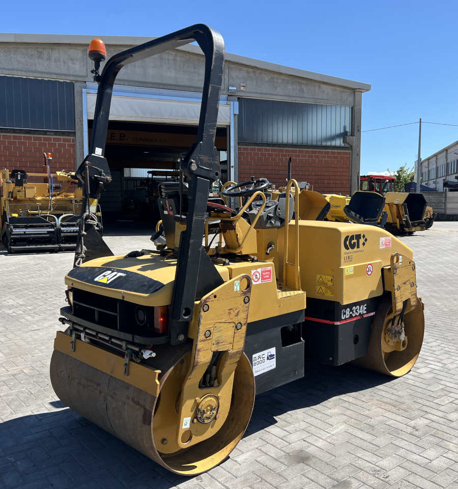Usato 2006 Caterpillar CB 334E