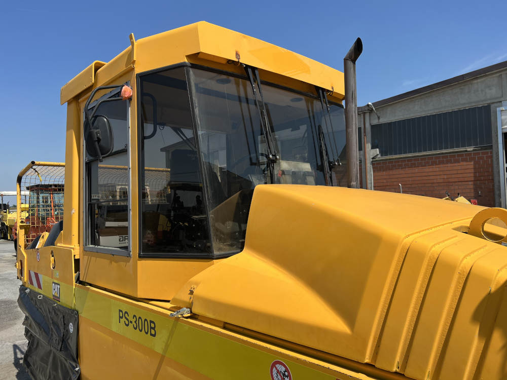 Usato 2001 Caterpillar PS 300B -521-
