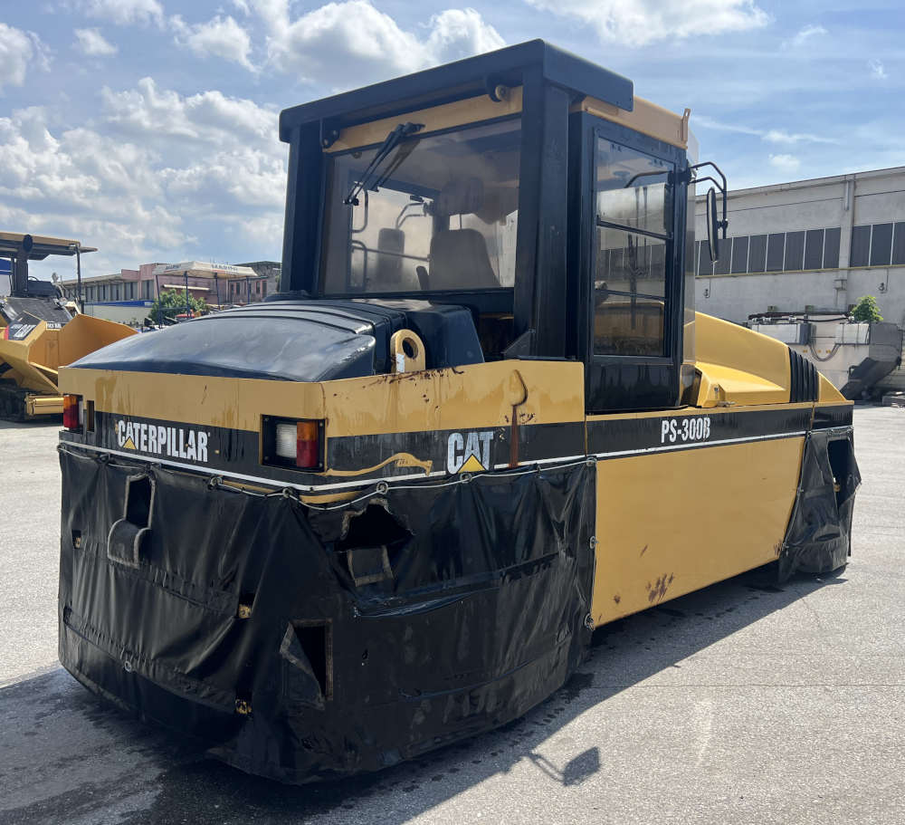 Usato 2002 Caterpillar PS 300B