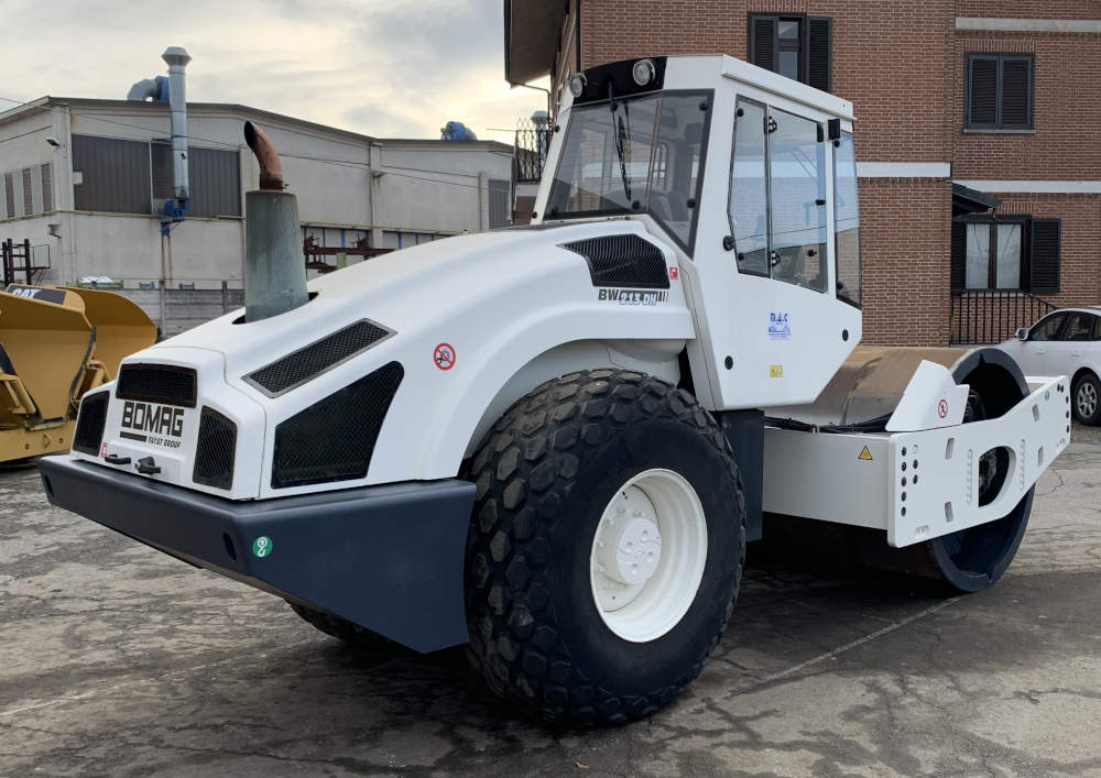 Usato 2004 Bomag BW 213 DH-4 (Deep Impact)