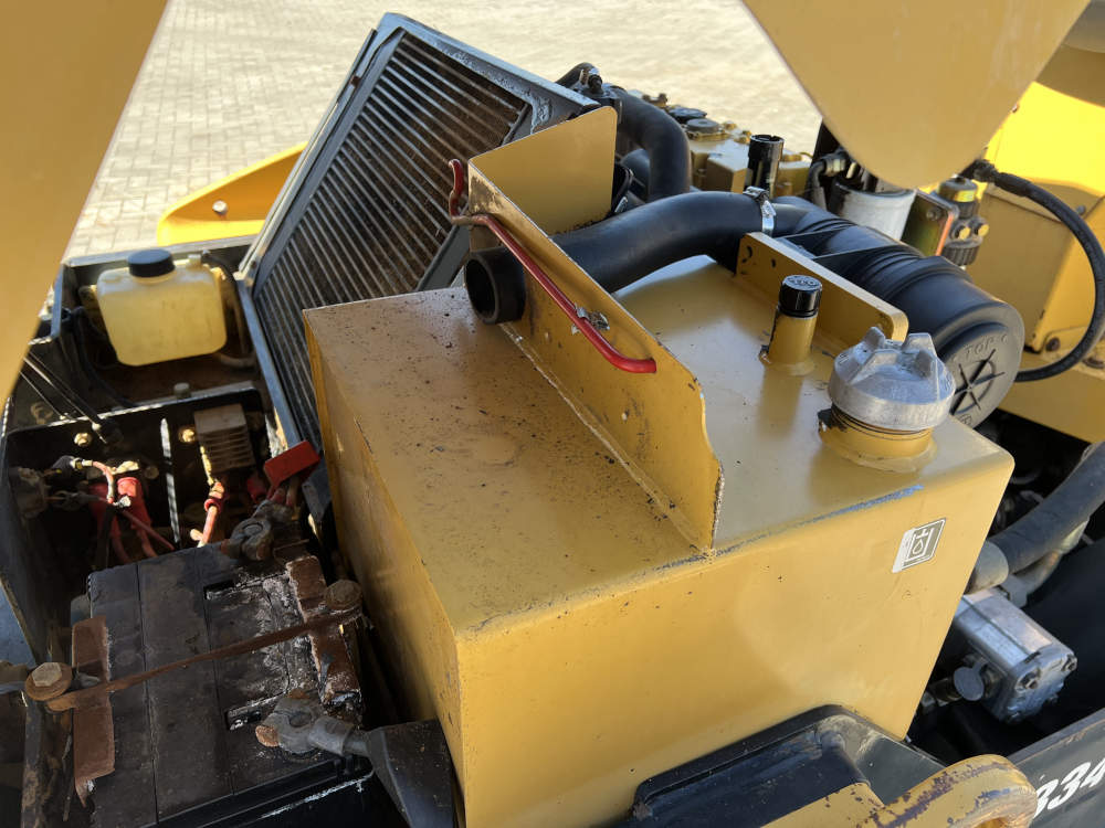 Usato 2006 Caterpillar CB 334E