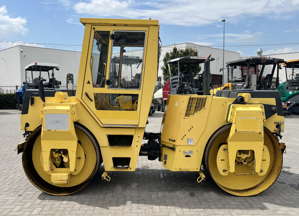 Usato 2001 Bomag BW 151 AD-2
