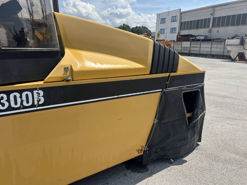 Usato 2002 Caterpillar PS 300B