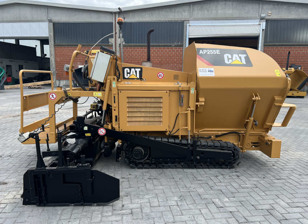 Usato 2017 Caterpillar AP 255E