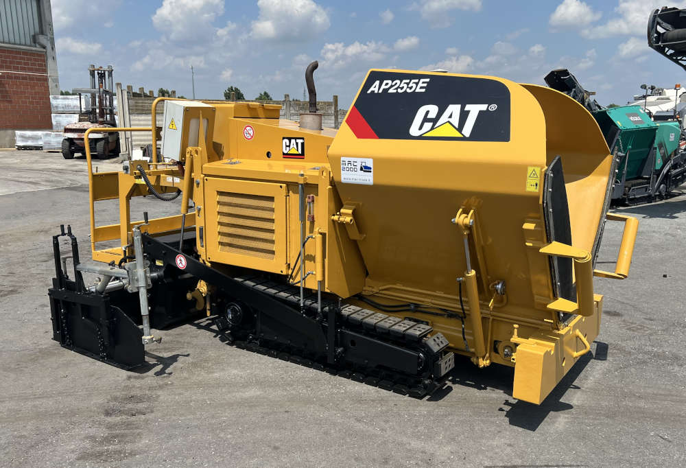 Usato 2012 Caterpillar AP 255E