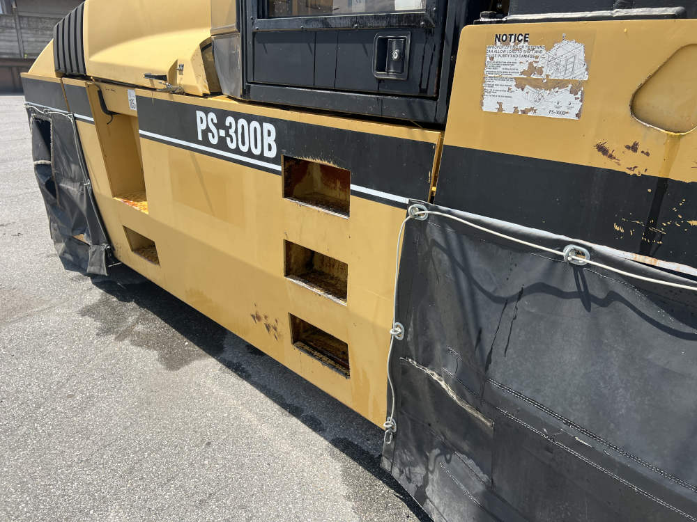 Usato 2002 Caterpillar PS 300B