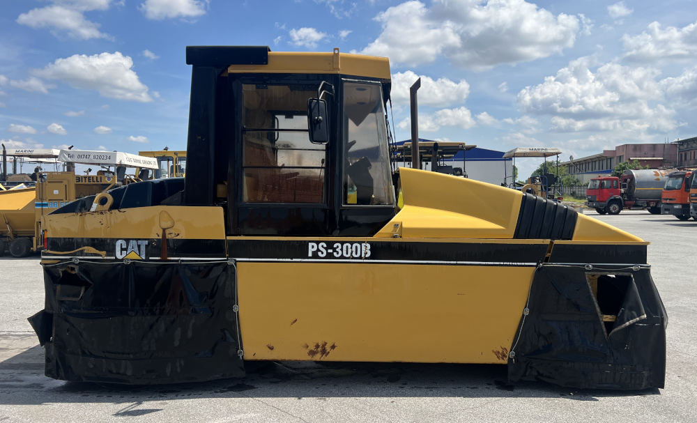 Usato 2002 Caterpillar PS 300B