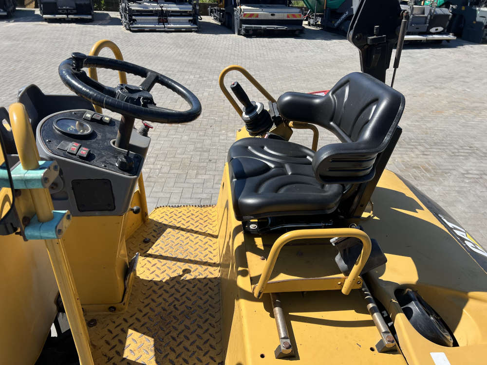 Usato 2006 Caterpillar CB 334E