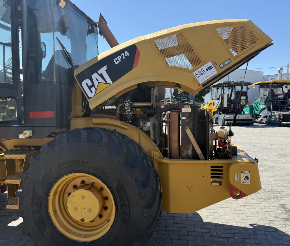 Usato 2010 Caterpillar CP 74