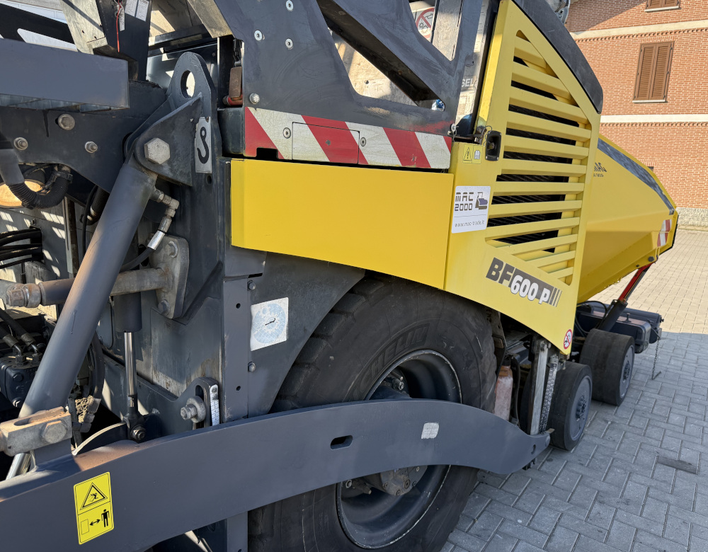Usato 2010 Bomag BF 600P