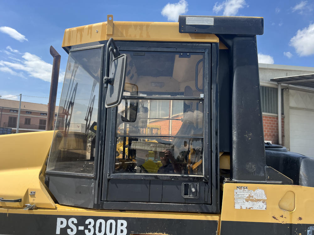 Usato 2002 Caterpillar PS 300B