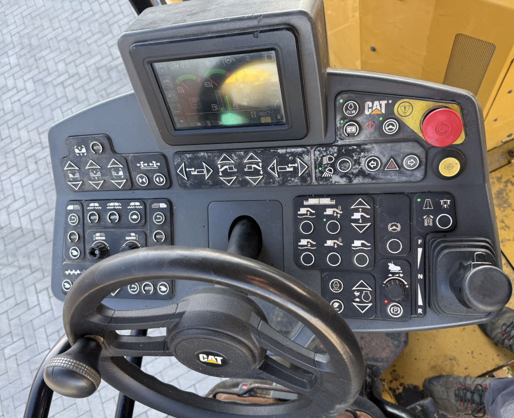 Usato 2017 Caterpillar AP 655F