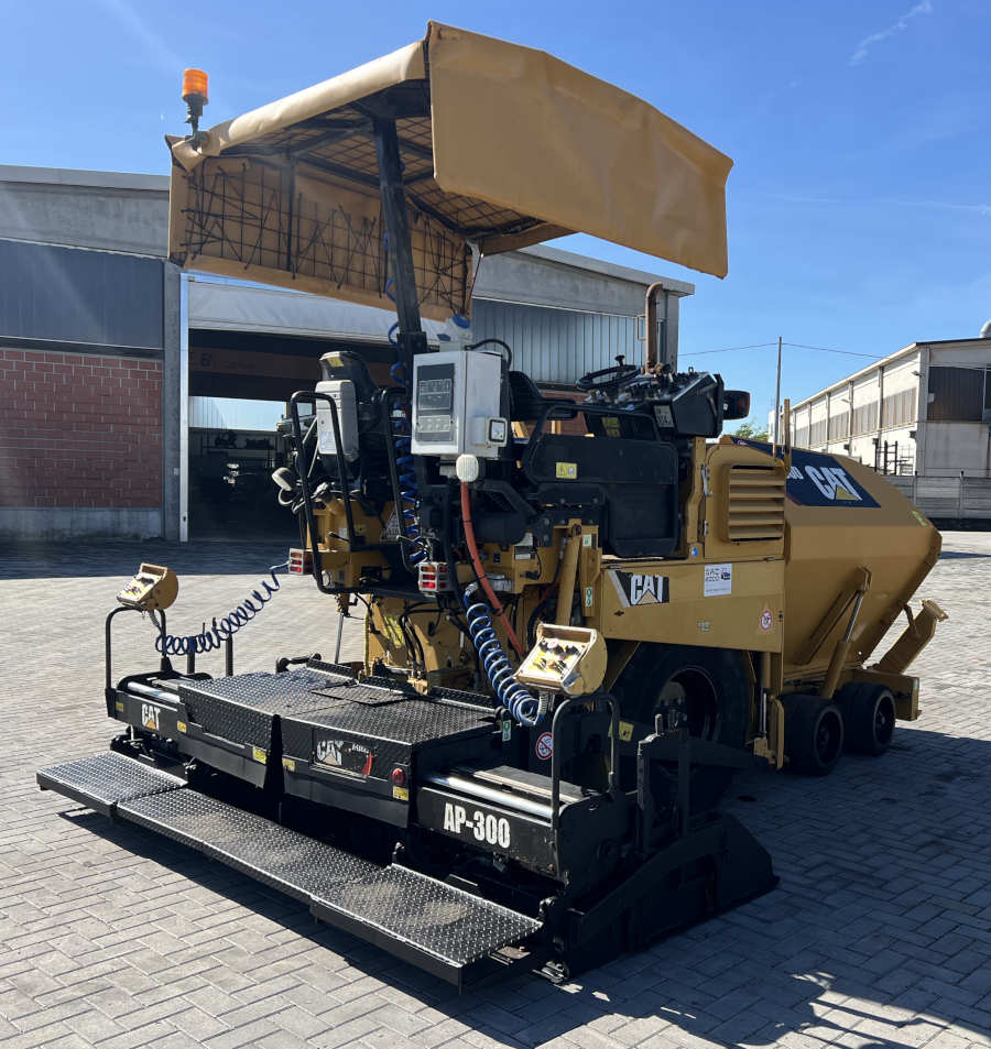 Usato 2012 Caterpillar AP 300