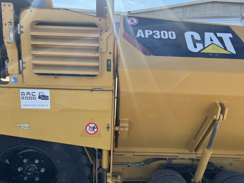 Usato 2012 Caterpillar AP 300