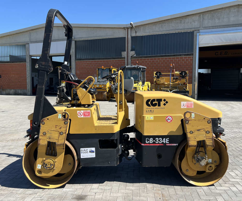 Usato 2006 Caterpillar CB 334E