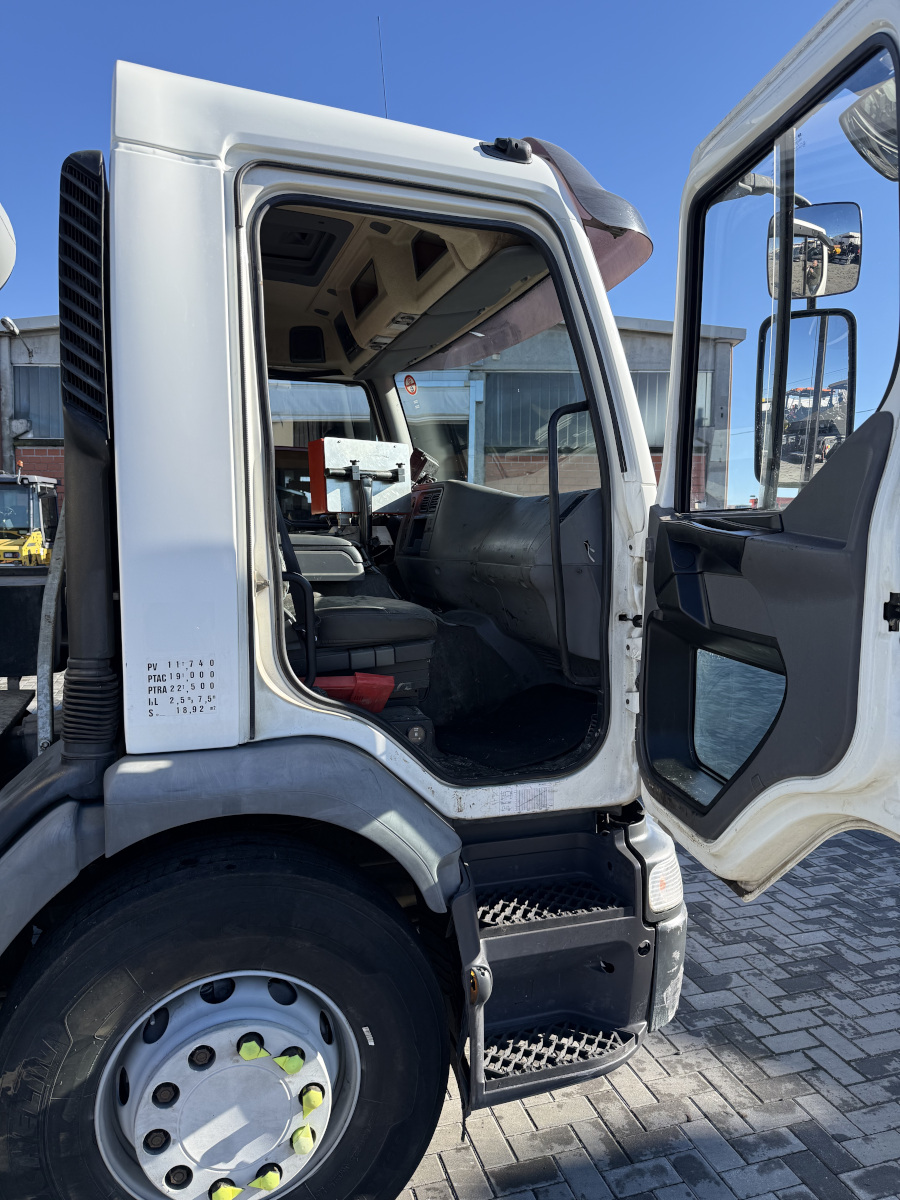 Usato 2005 Renault / Rincheval Premium 320 Dci / EPA