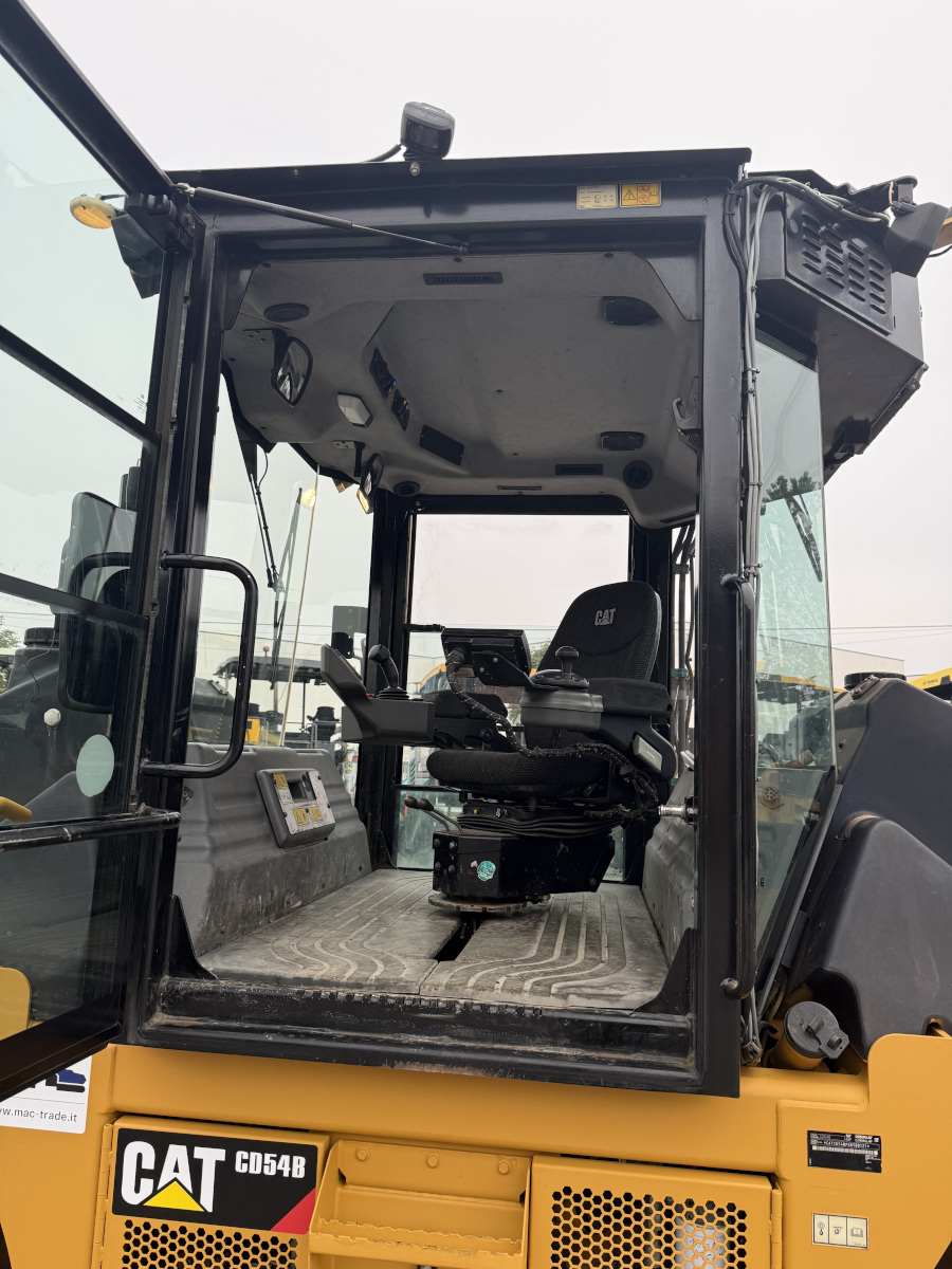 Usato 2014 Caterpillar CD 54B